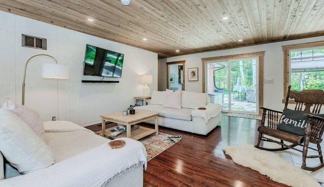 Charming French-Country Home w/Hot Tub and EV Charger Near Bruce Trail