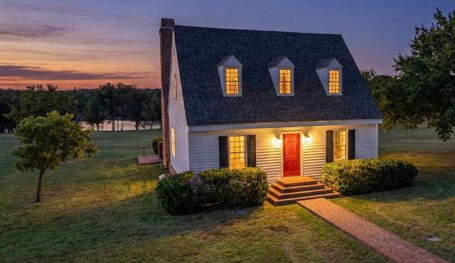 Charming French-Inspired Lakefront Cottage |Acres of Serenity and Scenic Beauty Perfect Getaway