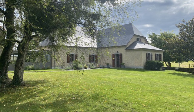 Charming French Remodeled Farmhouse close to sea & mountains