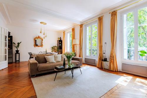 Charming French Style Apartment with Eiffel Tower View Prime Location Near Top Attractions