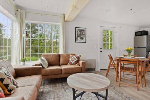 Charming & Freshly Restored Farmhouse 1 mile from center of Stowe