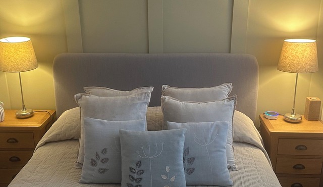 Charming Friendly bed & breakfast in serene Thornhill with WiFi