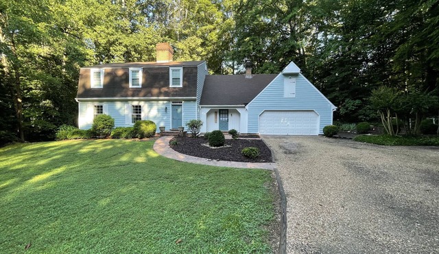 Charming Full-size home, minutes away from Colonial Williamsburg