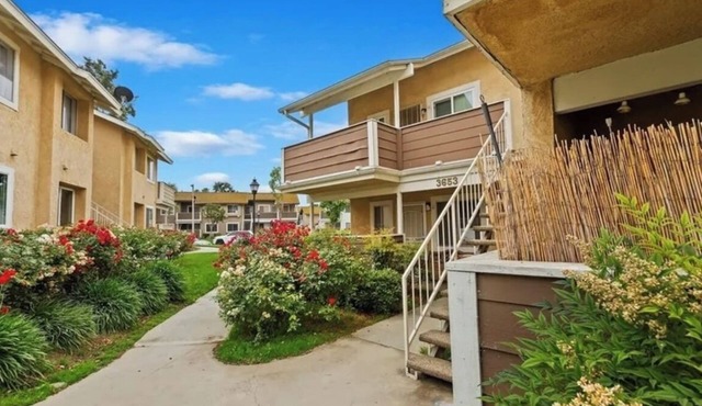 Charming full studio in Ontario with AC