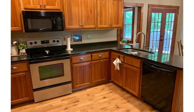 Charming Fun Filled Cottage on 5 Private Acres