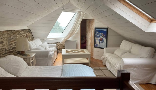 Charming furnished house near the beach, with fenced garden