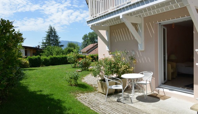 Charming furnished studio 2, 5 km from Annecy, mountain view near lake