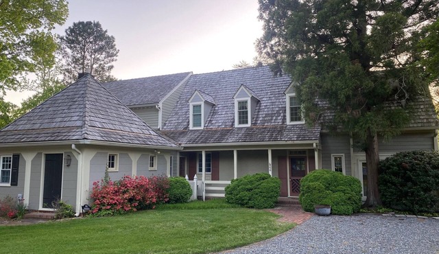 Charming furnished 3-bedroom, waterfront home with boat slip on Carters Creek