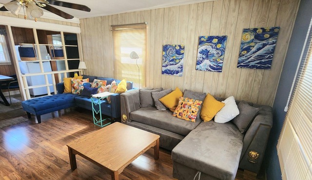 Charming Furnished Bungalow with high speed internet and Gorgeous Lawn