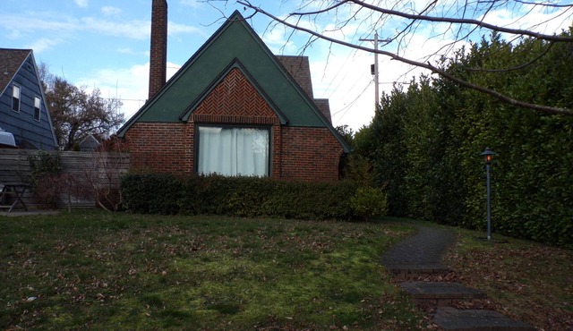 Charming Furnished English Tudor in Prime Laurelhurst