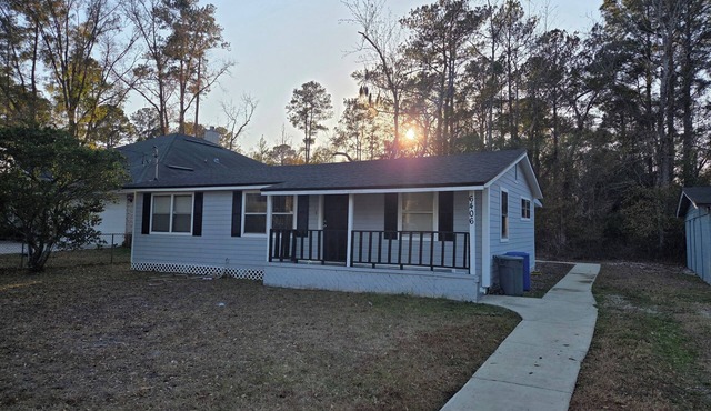 Charming Furnished Retreat Close to Downtown, Beaches & NAS
