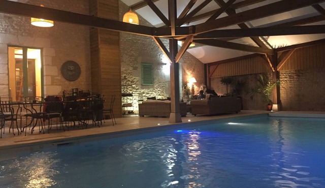 Charming gîte Indoor pool Medieval town