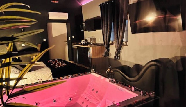 Charming gîte *La parenthèse*, whirlpool bath