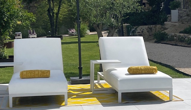 Charming gîte sleeps 14 Private heated swimming pool