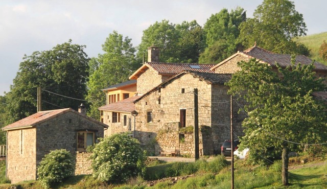 Charming Gîte "La 1670" in a renovated 17th century hamlet