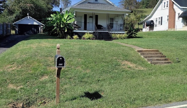 Charming Galax Retreat! Pet Friendly! Minutes from New River! Hill Haven