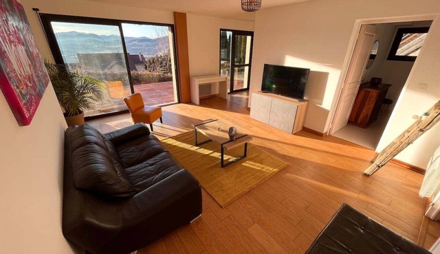 Charming garden apartment in Sigoyer