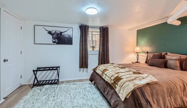 Charming Garden-Level 1BR Congress Park Retreat