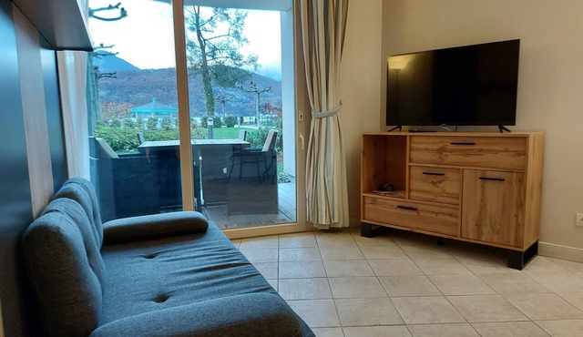 Charming garden studio on the shores of Lake Annecy