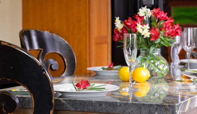 CHARMING GARDENS & SUNNY GREAT LOCATION PETS/HOT TUB n#141214