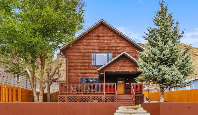 Charming Gardiner Home Steps from Yellowstone