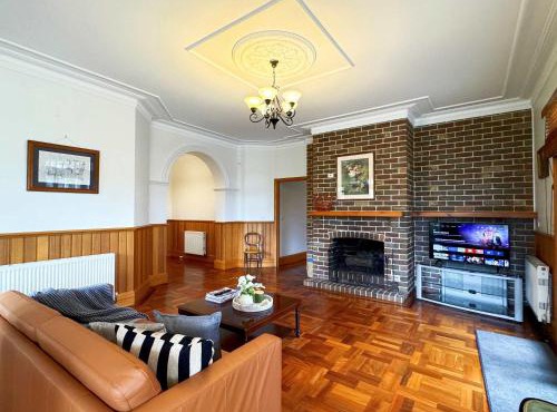 Charming Garfield Farm Stay 4BR Holiday Villa