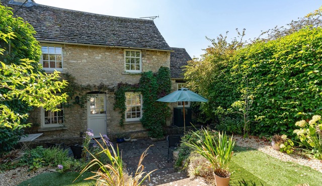 Charming Cotswold Cottage in Fulbrook - The Reading Room