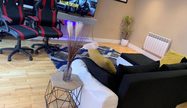 Charming 2-Bed Apartment in Kingston upon Thames