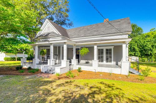 Charming Georgia Cottage about 19 Mi to Statesboro!
