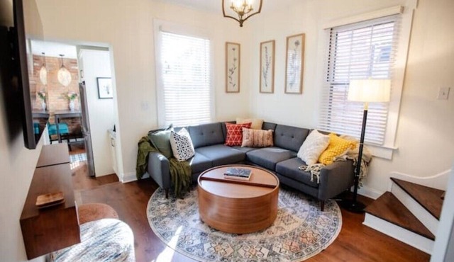 Charming German Village historic stay with hot tub