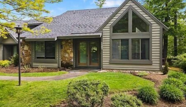 Charming Getaway Hidden Valley 4BR+3Bath Hot Tub