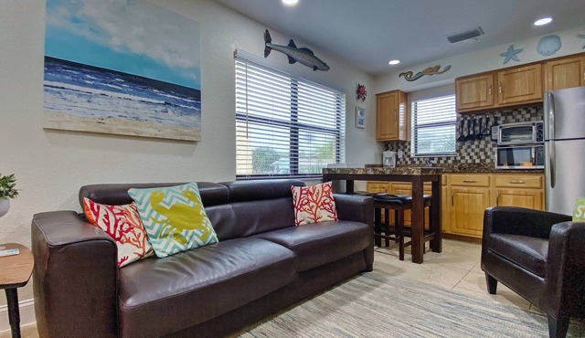 Charming getaway across the street from sparkling waters of Redington Beach