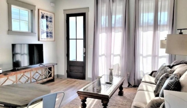 Charming Getaway | 12 minutes to Beach