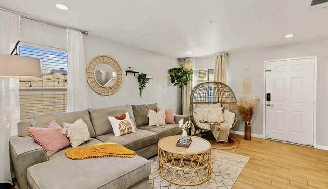 Charming Getaway 7 mins from Disneyland!