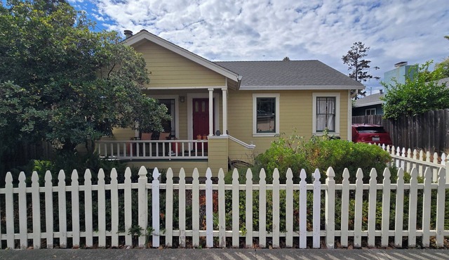 Charming Getaway – Cozy Pet-Friendly Cottage