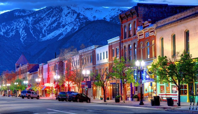 Charming getaway in Ogden: few minutes to ski resorts, sleeps six, ideal for outdoor enthusiasts!