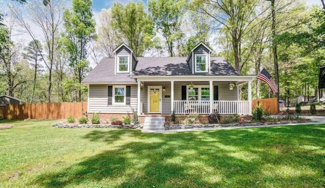 Charming Getaway on the Greenway!
