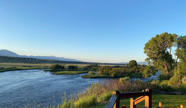 Charming Getaway on the Banks of the Madison River