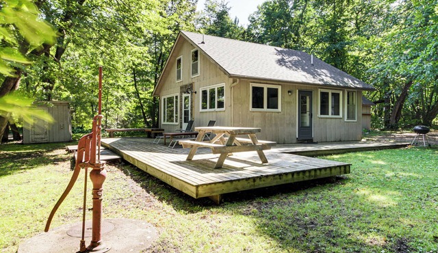 Charming Getaway: Rustic Cabin on West Battle Lake