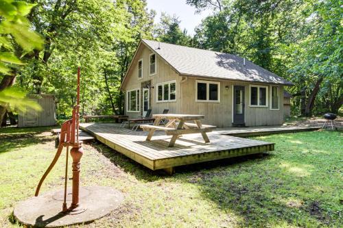 Charming Getaway Rustic Cabin on West Battle Lake