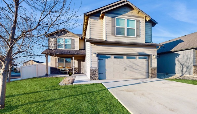 Charming Getaway Retreat Near College Place with gas fireplace