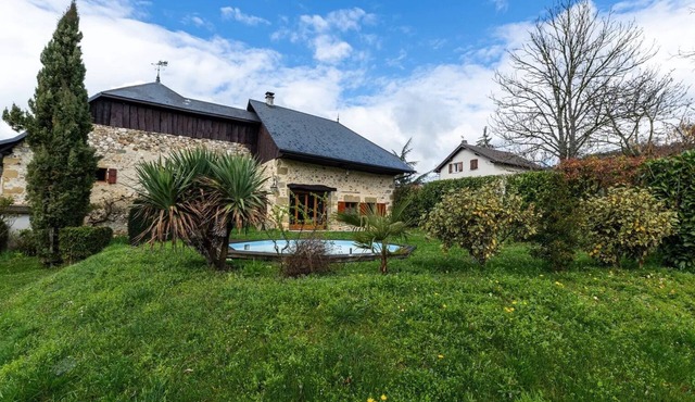 Charming gîte 15 km from Annecy in the countryside. Disconnection guaranteed.