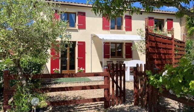 Charming Gite 3* + pool + tasting room. Beautiful views down the Seugne Valley.