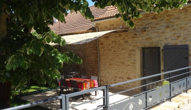 CHARMING GITE AT THE FARM (Air-conditioned, Swimming pool)