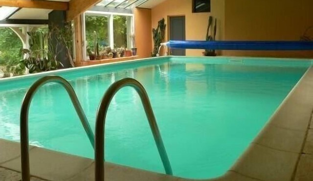 Charming gite at the heart of Bourgogne, pool, sauna and horseback riding