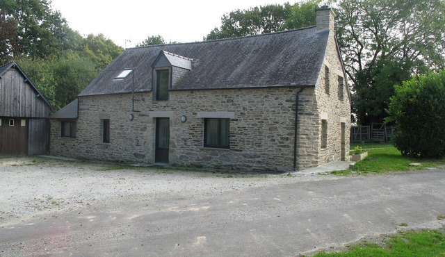 Charming gîte between two lakes in Central Brittany, 40 kms from the first beaches