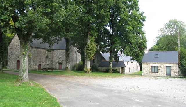 Charming gîte between 2 lakes in Central Brittany, 40 kms from the first beaches