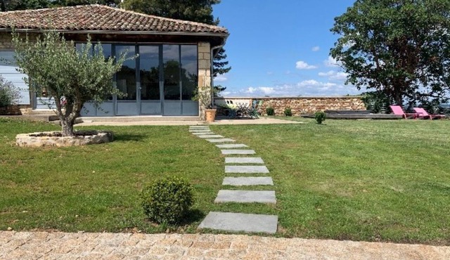 Charming gîte for 6 people, panoramic view, near Lyon and the Beaujolais region