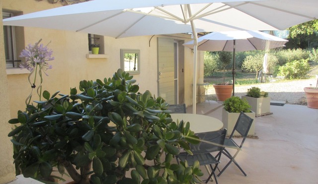 Charming gite for those who love the nature in Vaugines in the south of the Luberon.