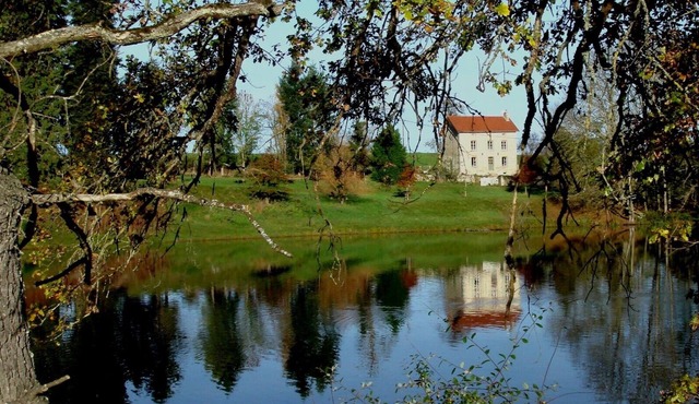 Charming gite, 4 stars, Peyrat La Nonière on a land with castle, lake, fishing